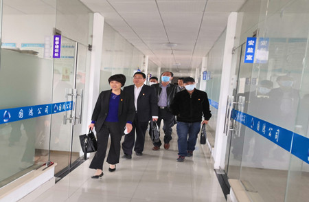 葉書記在海駕1(鄭磊驪)_副本.jpg 葉書記在海駕1(鄭磊驪)_副本.jpg